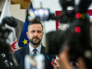 Szef MON: NATO musi jednoznacznie reagować na prowokacje Rosji