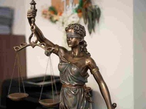 Śledczy ws. nabycia działek przez Morawieckich: Brak podstaw do zarzutów