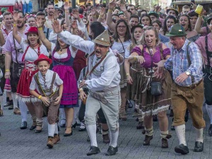 Oktoberfest 2025: Coraz więcej kobiet szuka pomocy podczas święta piwa w Monachium