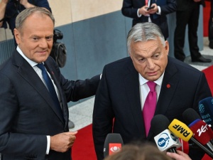 Orban alarmuje: W Brukseli chcą wojny. Tusk o pieniądzach dla Ukrainy