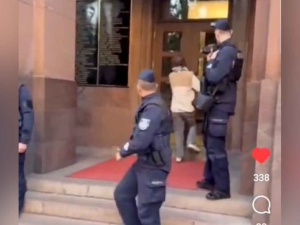 Aktywista Ostatniego Pokolenia wybił szybę w gmachu MSZ