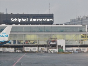 Paraliż na lotnisku w Amsterdamie. Silny wiatr zatrzymał setki pasażerów