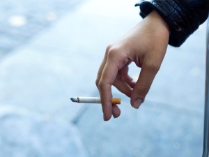 Koniec z dymkiem na balkonie? Posłowie chcą zakazać palenia przed własnym mieszkaniem