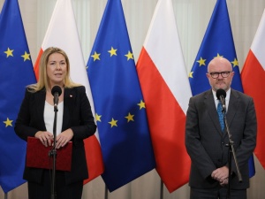 MSWiA przedstawiło nowe zasady przyznawania obywatelstwa. Będzie test z wiedzy o Polsce