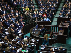 Przetasowania na szczycie, rządzenie niemożliwe bez Konfederacji. Zobacz najnowszy sondaż