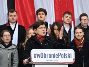 Beata Szydło na marszu PiS w Warszawie: Musimy się jednoczyć, biało-czerwona drużyno!