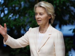 Komisja Europejska konstruuje nowy budżetowy bat na Polskę