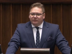 Poseł Polski 2050 nie odpuszcza ws. kilometrówek: „Jestem posłem, nie będę siedział 10 godzin w pociągu”