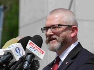 Jest nowy sondaż partyjny. Spodoba się Grzegorzowi Braunowi 