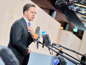 Rutte: Chiny mogą zmusić Rosję do ataku na NATO