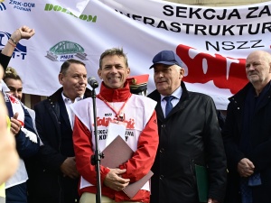 Pikieta kolejarskiej Solidarności. Związkowcy mówią stop likwidacji zakładów linii kolejowych
