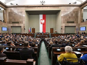 Zakaz alkoholu w Sejmie. Polacy odpowiedzieli
