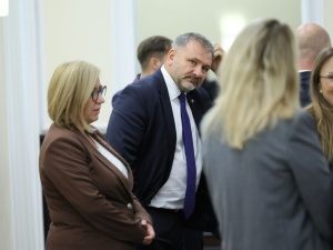 Żurek chce zakładać kierowcom obrączki. To metoda na łamiących zakaz prowadzenia