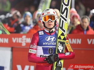 Kamil Stoch pożegnał się ze skocznią w wielkim stylu. Polacy błysnęli w Hinzenbach