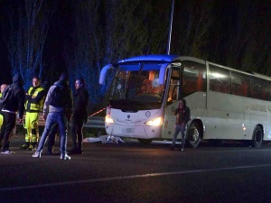 Atak na kibiców koszykówki wracających autokarem. Zginął kierowca