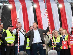 Robert Bąkiewicz odpowiada na atak: Kosy na sztorc!