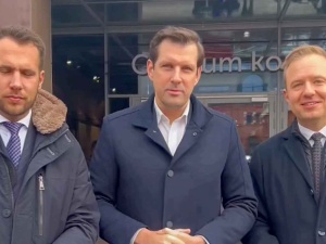 Posłowie PiS chcieli wejść na konwencje KO. Tak zareagowano