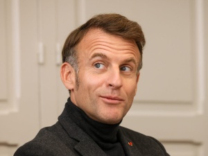 Macron i elity francuskie uciekają przed własnym narodem