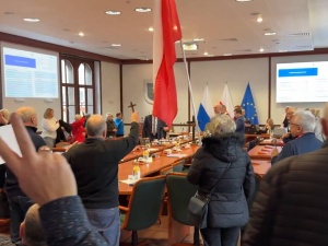 Legnica: Mieszkańcy protestują przeciwko zdjęciu krzyża w ratuszu