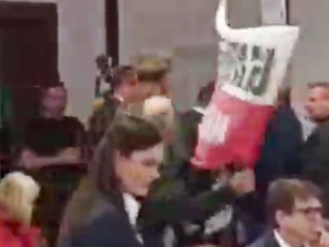 Awantura na sesji Rady Miejskiej Legnicy. Prezydent zaatakował dziennikarza?
