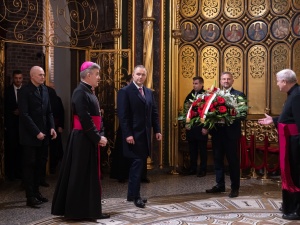 Prezydent Nawrocki złożył wizytę w najstarszej katedrze w Polsce