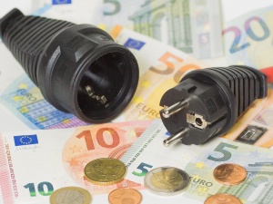 Ceny prądu dla gospodarstw domowych. Polacy i Czesi płacą najwięcej. S ostrzega przed ETS2