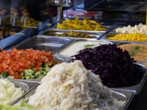 Rewolucja w szkolnych stołówkach. Nowe rozporządzenie wprowadza planetarną dietę ekologiczną