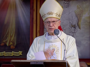 Abp senior Michalik przeszedł zabieg kardiologiczny, jego stan jest stabilny