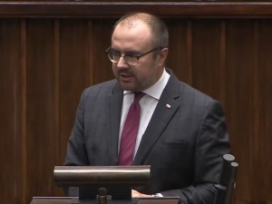Rząd zamyka nowoczesne laboratorium i zwalnia światowej sławy naukowców. Poseł PiS interweniuje