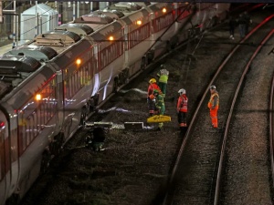 Atak nożowników w pociągu do Londynu. Dziesięć osób rannych, dziewięć w stanie ciężkim
