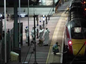 Nowe informacje ws. ataku nożowników w pociągu do Londynu. Wiadomo, kim są napastnicy