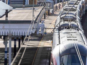 Nożownik w pociągu. Bohater Wielkiej Brytanii w stanie krytycznym