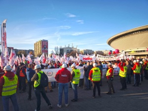 W Katowicach ruszył marsz gwiaździsty. Solidarność protestuje w obronie przemysłu i miejsc pracy