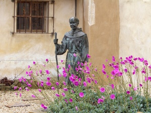  “Nie mówią prawdy”. Kontrowersje wokół zniszczenia pomnika św. Junipero Serry