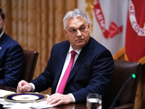 Sensacyjny zwrot akcji na Węgrzech. Ringier sprzedaje media ludziom Orbana. Co z Onetem i Faktem w Polsce?