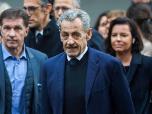Nicolas Sarkozy wychodzi na wolność