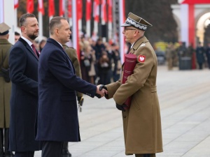 Prezydent Nawrocki wręczył awanse generalskie oficerom wojska, straży pożarnej i policji