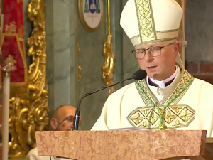 Bp Okroj: Polskę ocalą ci, którzy potrafią stanąć ramię w ramię i wspólnie się modlić