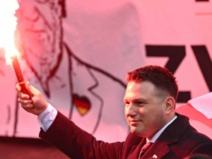 Ten transparent nie spodoba się Tuskowi. Mentzen opublikował zdjęcie