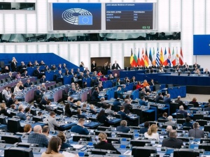 PE przyjął mandat do negocjacji w sprawie opóźnienia wejścia w życie podatku ETS2