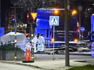 Tragedia i chaos w Sztokholmie. Kierowca busa wjechał w przystanek pełen ludzi