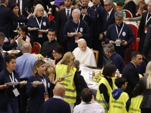 Leon XIV zjadł obiad z osobami ubogimi