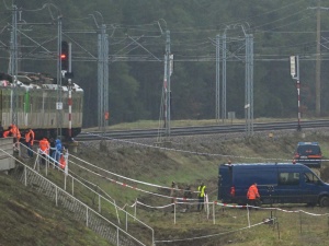 Nieoficjalnie: Zanim odkryto wyrwę w torach, przejechały po niej trzy składy pociągów