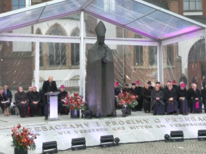 Oświadczenie biskupów polskich i niemieckich: apel o wzajemne uznanie się za ludzi o tej samej godności...