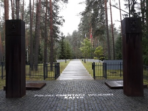 Zdemontowano tablice na polskim cmentarzu w Katyniu