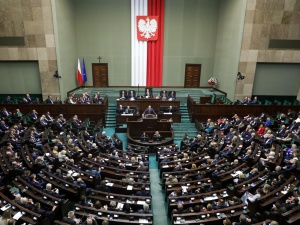 KO na czele, Konfederacja w górę, 5 partii w Sejmie. Zobacz najnowszy sondaż