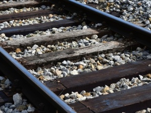 Podejrzany pojemnik przy torach w Koszalinie