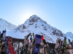 Zmiana terminów ferii zimowych wywołała burzę. MEN odpowiada