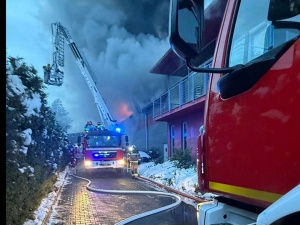 Płonie hala pod Krakowem. Gigantyczny słup dymu nad miastem