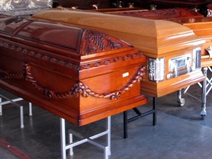 Rodzina myślała, że nie żyje. Kobieta obudziła się w trumnie tuż przed kremacją